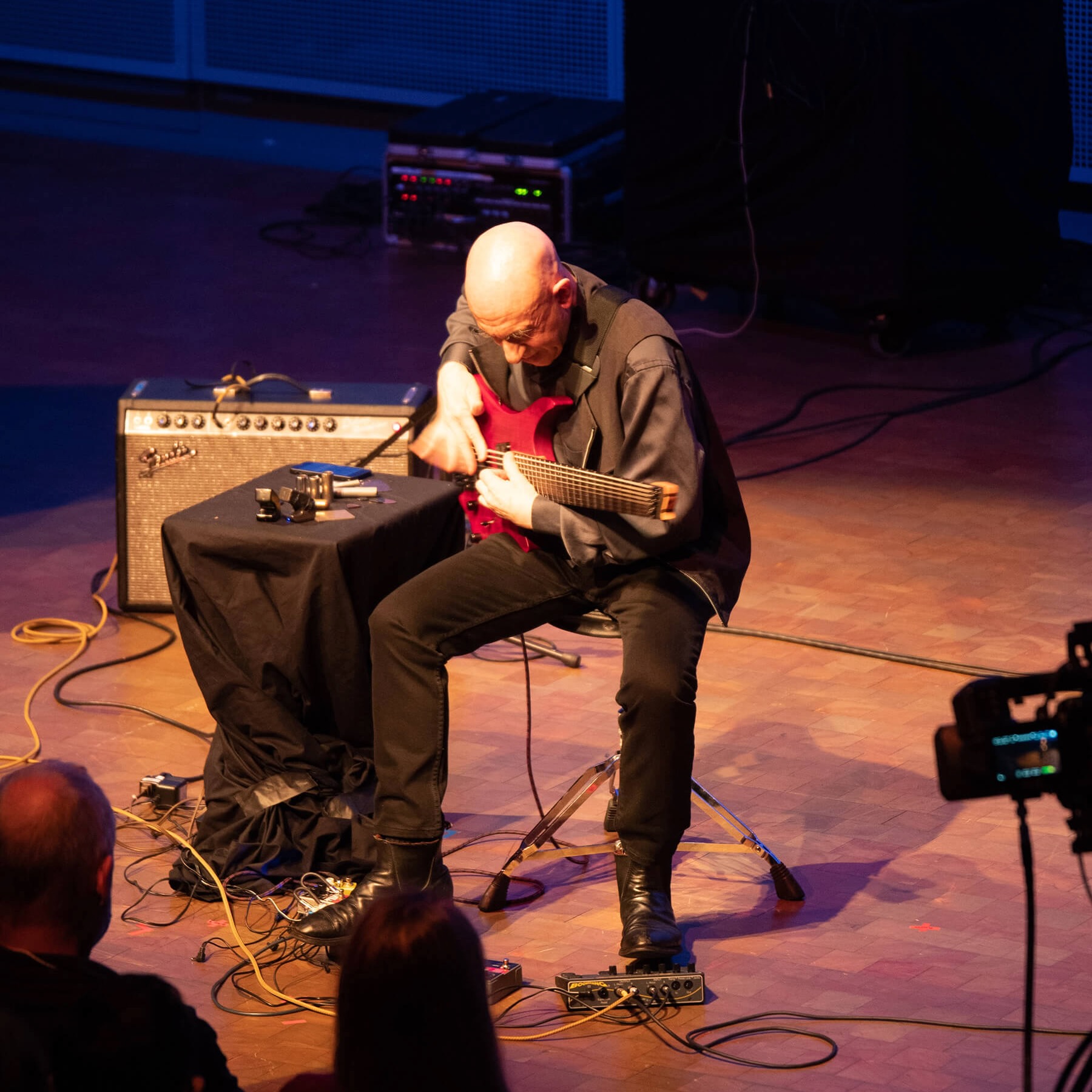 Elliott Sharp playing a red electric guitar