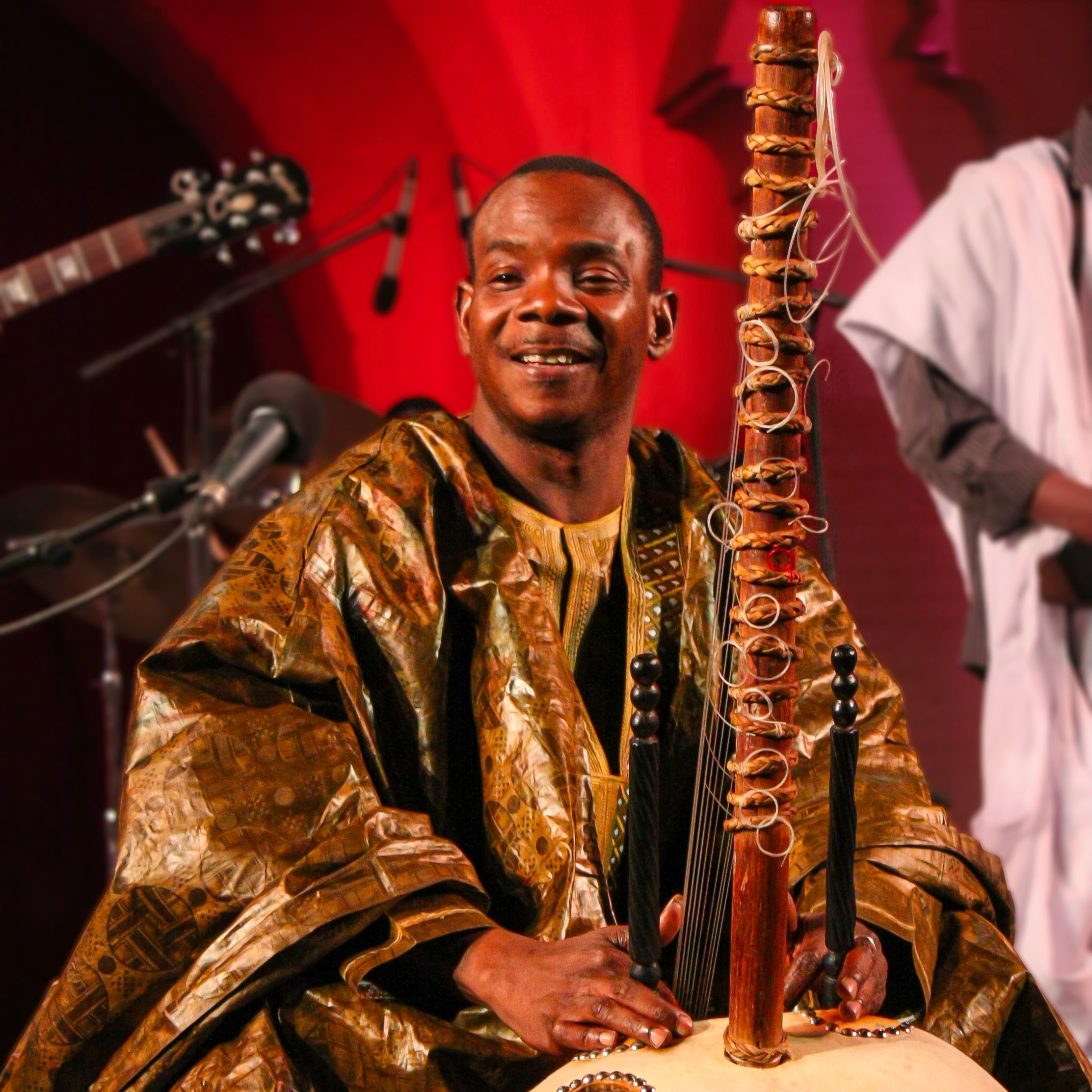 Toumani Diabaté holding a kora